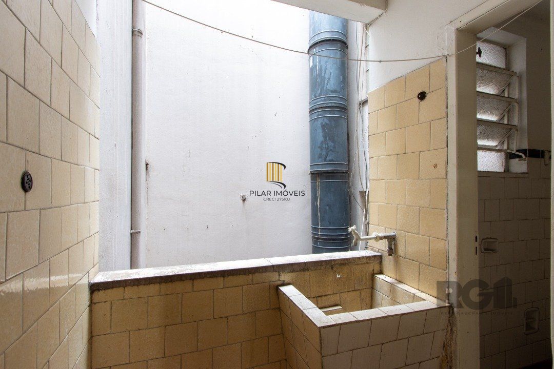 Apartamento à Venda - 2 Dormitórios na Av. Do Forte.