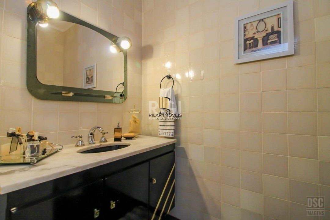 casa Living para 3 ambientes com lavabo, cozinha com pia e armários planejados
