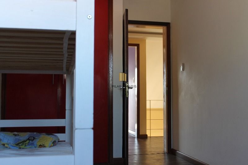 Casa para Venda - 255.68m², 4 dormitórios, sendo 1 suites, 2 vagas - Tristeza