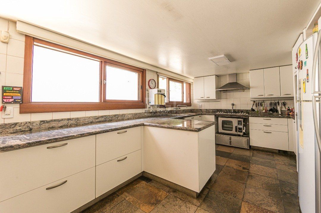 Casa para Venda - 370m², 5 dormitórios, sendo 2 suites, 7 vagas - Vila Assunção