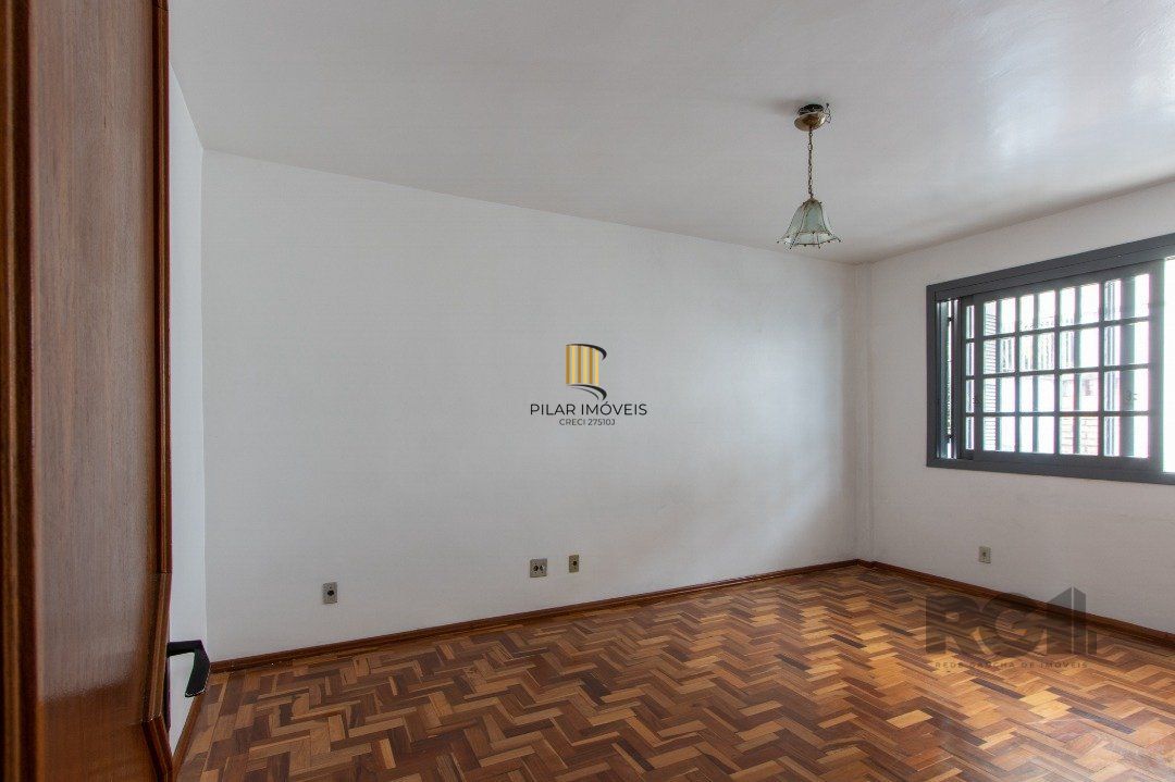 Casa 4 dormitórios no bairro Nonoai