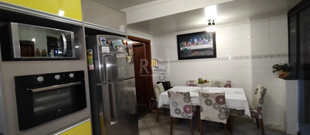 Casa para Venda - 180m², 4 dormitórios, sendo 1 suites, 3 vagas - Campo Novo