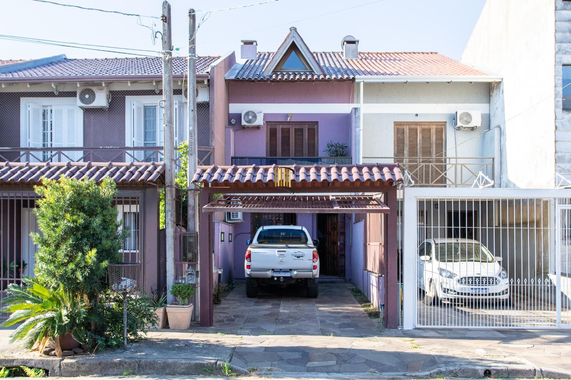 Casa 3 dormitórios no bairro Hípica
