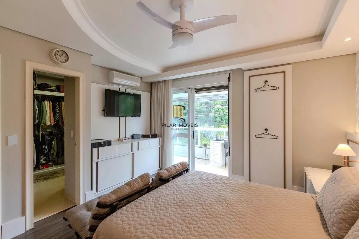 Apartamento com 3 dormitórios, 2 vagas e 231.61m² - Bairro Menino Deus