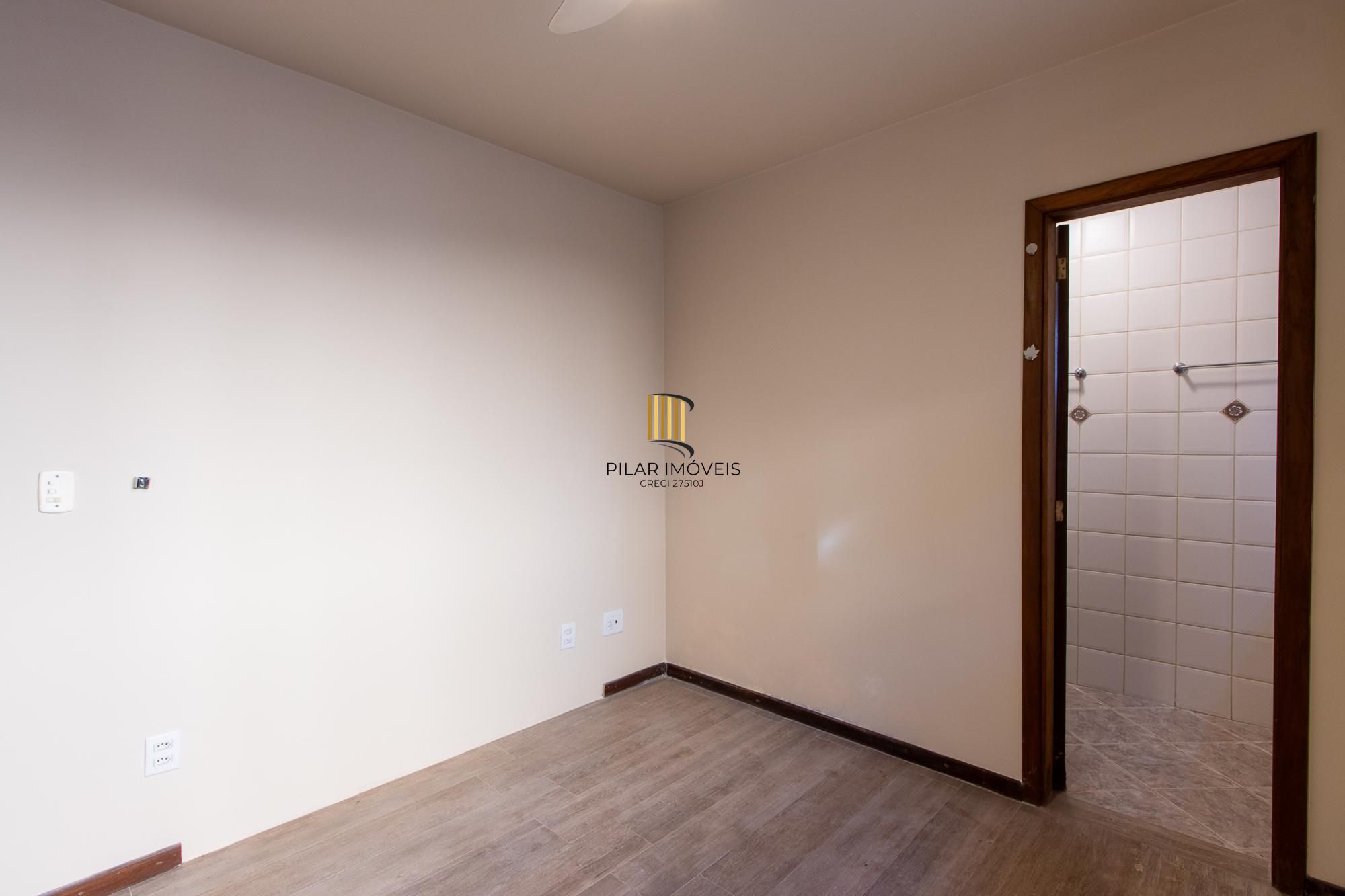 Casa 3 dormitórios, 1 suíte, 2 vagas - Bairro Camaquã