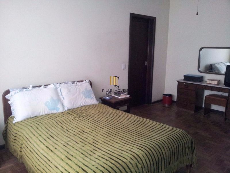 Casa para Venda - 400m², 3 dormitórios, sendo 1 suites, 2 vagas - Cristal