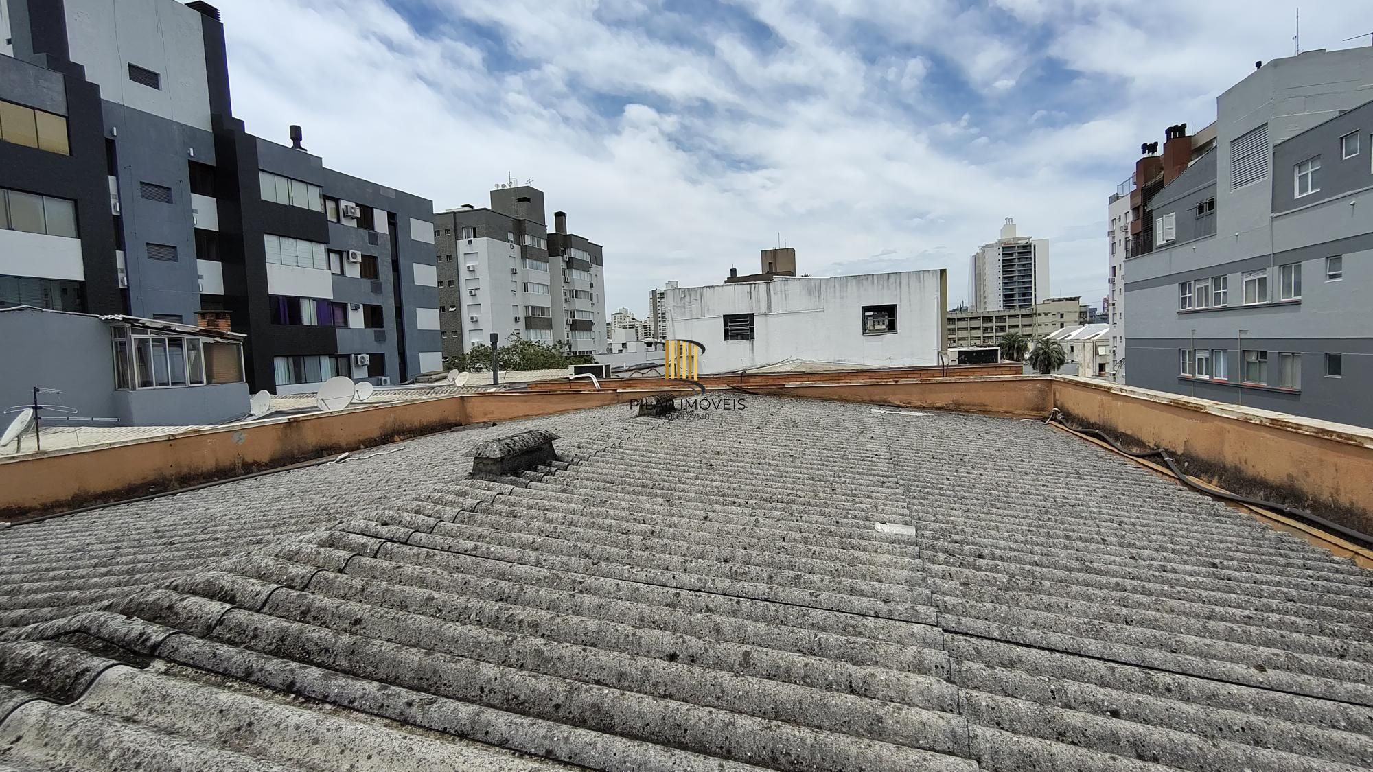 Prédio Comercial no bairro Menino Deus.