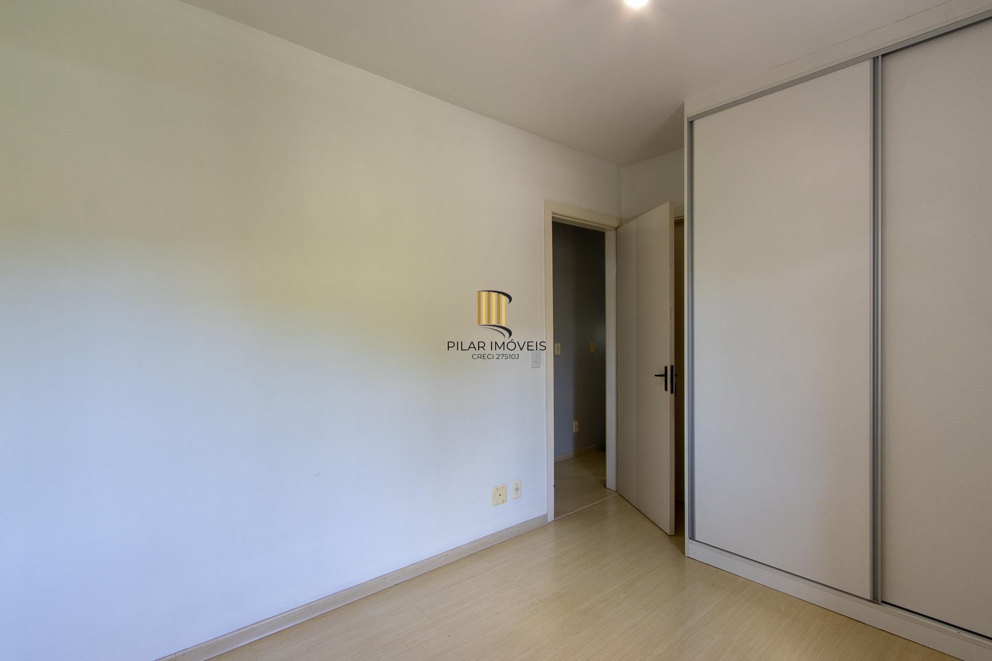 Casa de Condomínio 3 dormitórios no bairro Cristal