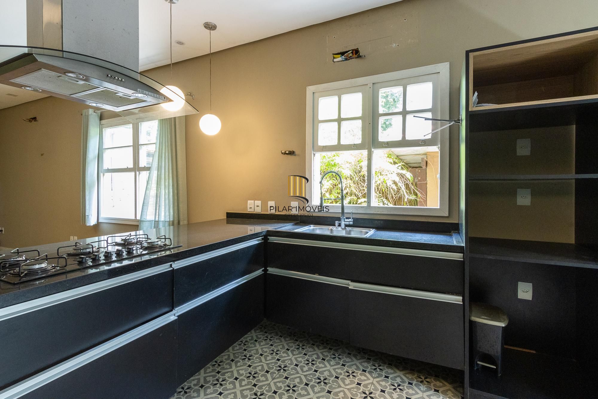 Bela casa térrea, 2 dormitórios e 1 suite - Parte alta do Bairro Espirito Santos