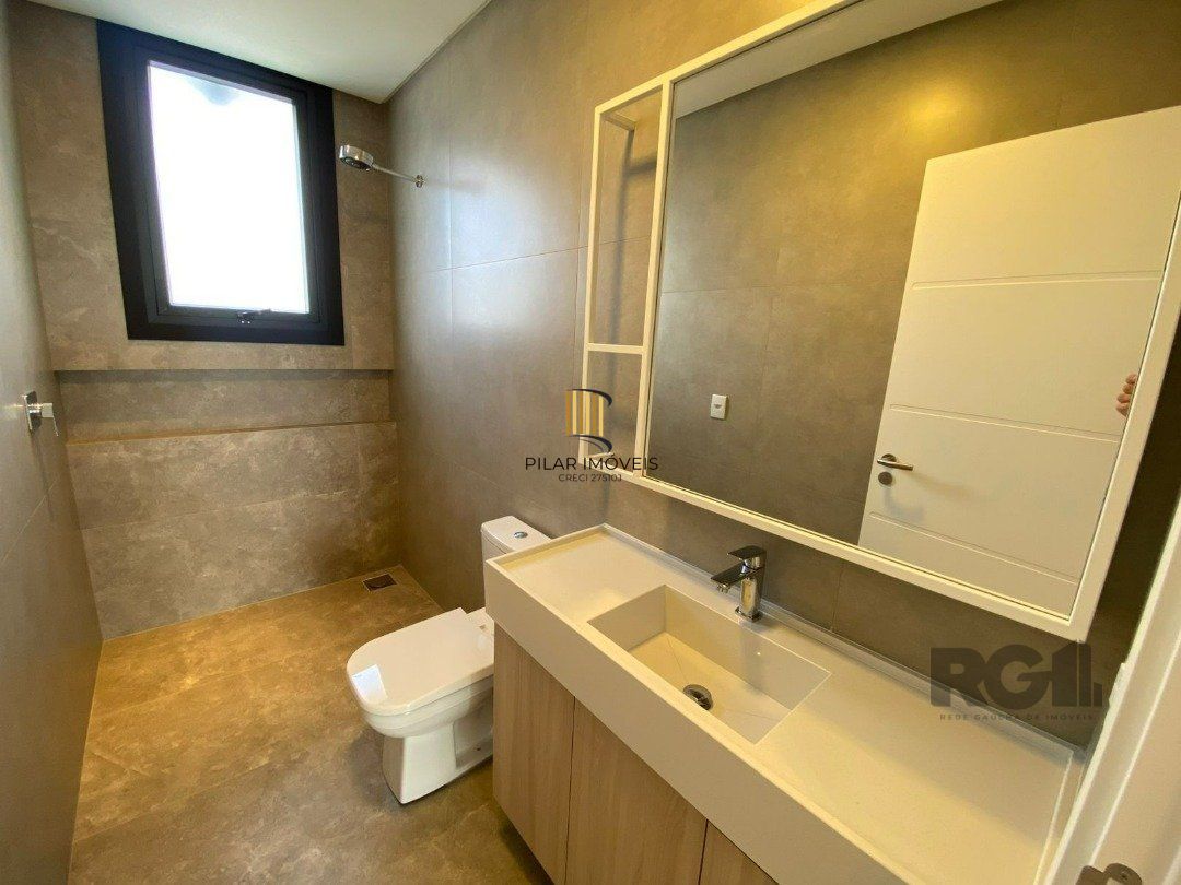 Sobrado Novo em Condomínio Fechado com 4 suítes e 238m² privativos