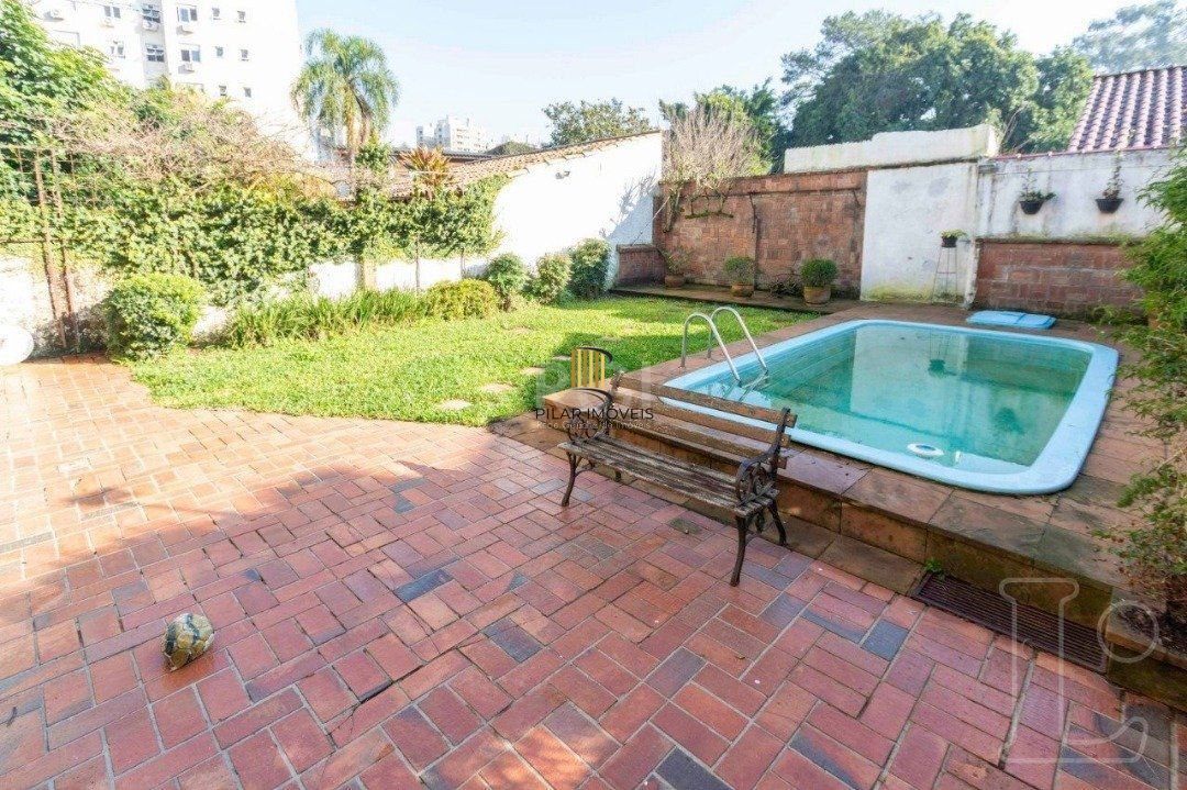 Casa para Venda - 349m², 4 dormitórios, sendo 1 suites, 3 vagas - Tristeza