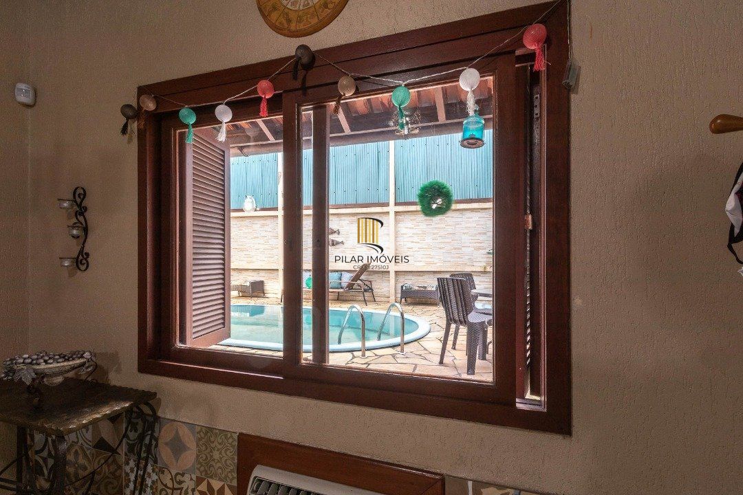 Casa para Venda com 3 dormitórios, sendo 1 suites e 4 vagas no bairro Ipanema
