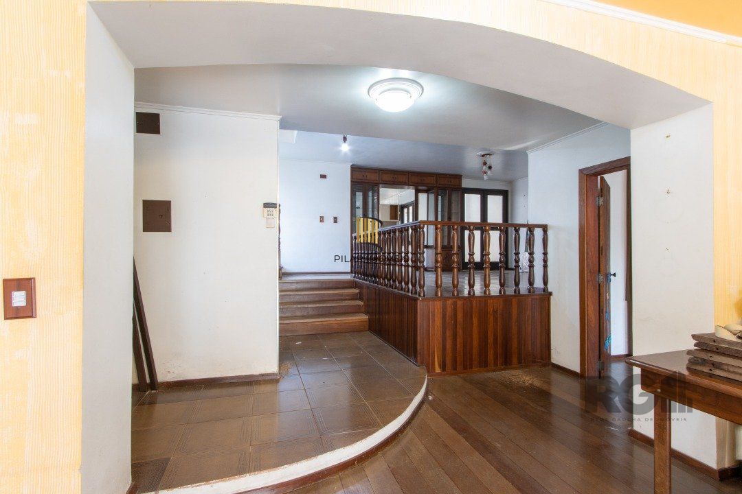 Casa para Venda - 72.6m², 4 dormitórios, sendo 1 suites, 6 vagas - Camaquã