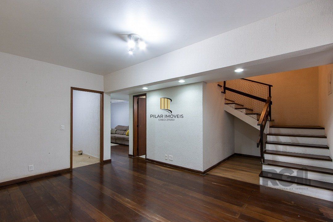 Casa 4 dormitórios no bairro Azenha
