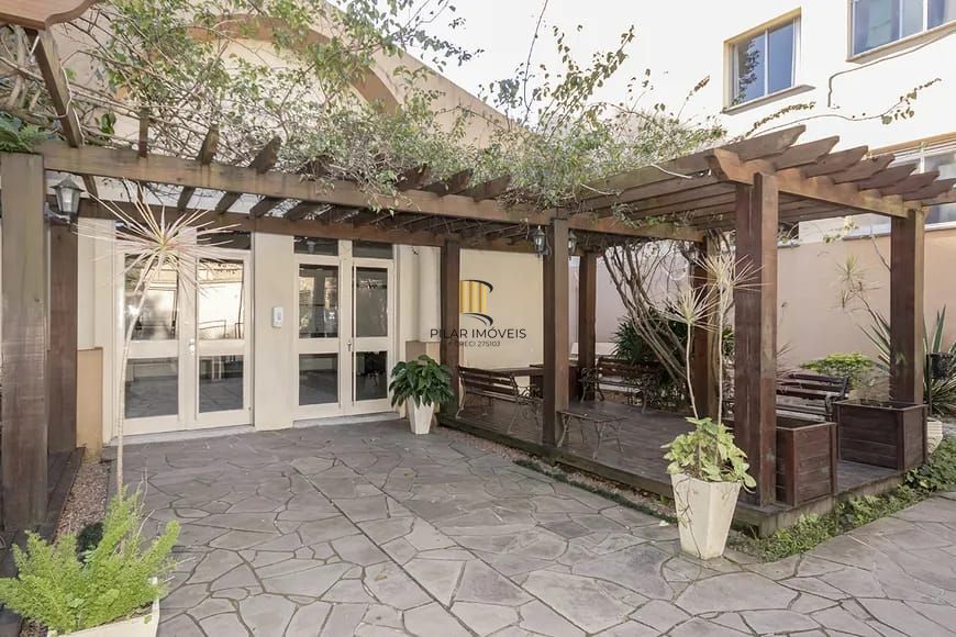 Apartamento de 2 quartos, no Bairro Tristeza, semi-mobiliado, com vaga escriturada.