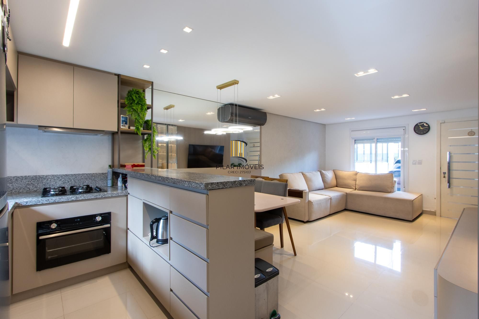 Sobrado para Venda - 95,16m², 3 dormitórios, sendo 1 suites, 2 vagas - Hípica