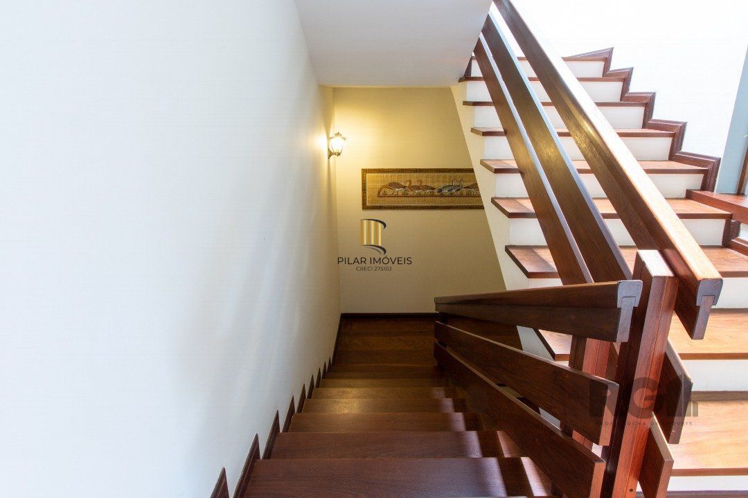 Sobrado com vista para Rio, 3 quartos, 2 suites, pátio, piscina, vaga para 4 carros - Bairro Vila Assunção