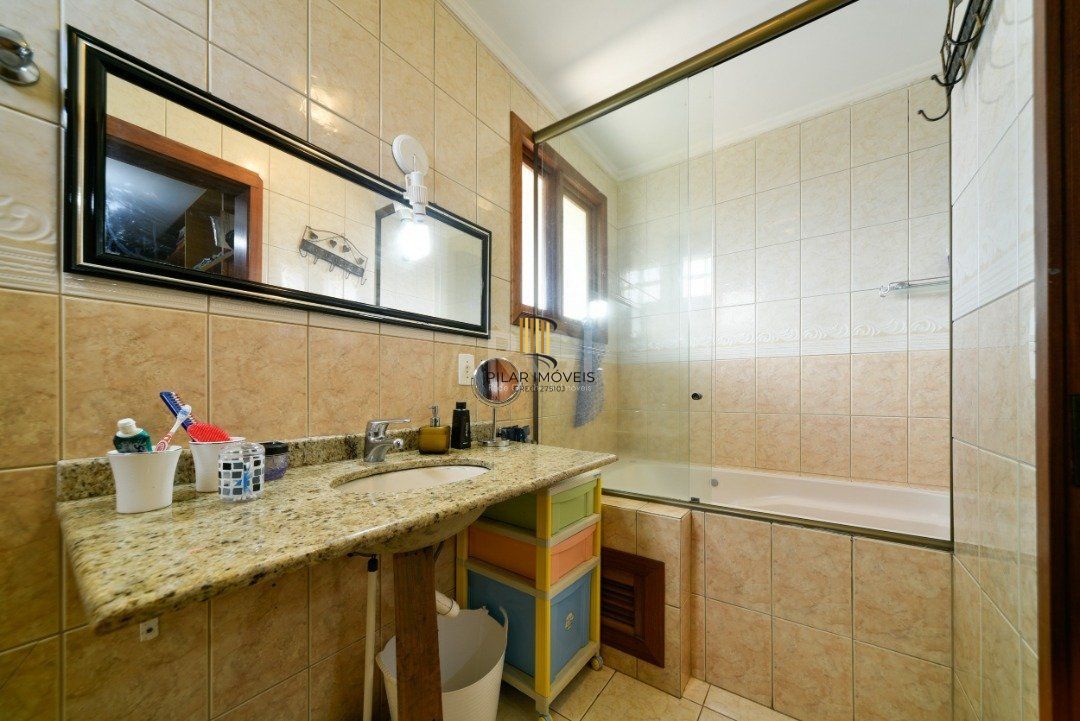 Casa Condominio para Venda - 240m², 3 dormitórios, sendo 1 suites, 3 vagas - Tristeza
