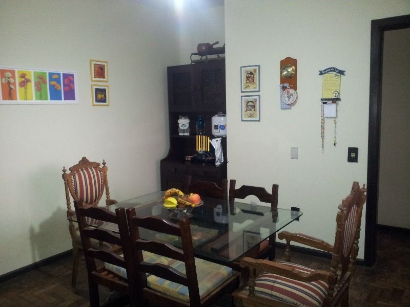 Casa para Venda - 400m², 3 dormitórios, sendo 1 suites, 2 vagas - Cristal