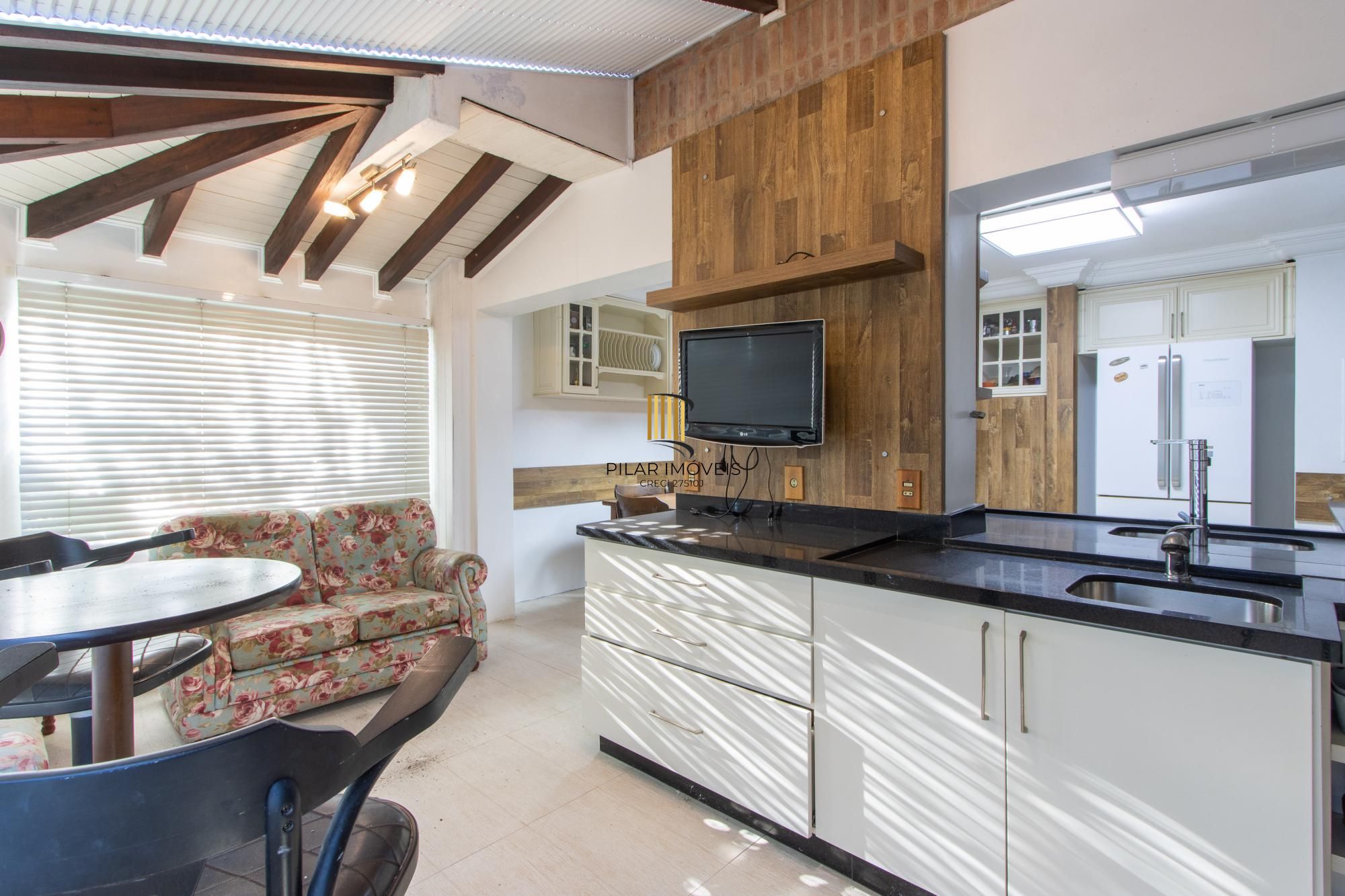 Excelente Casa em Condominio Fechado com 440,60m Dormitórios, sendo 2 Suítess