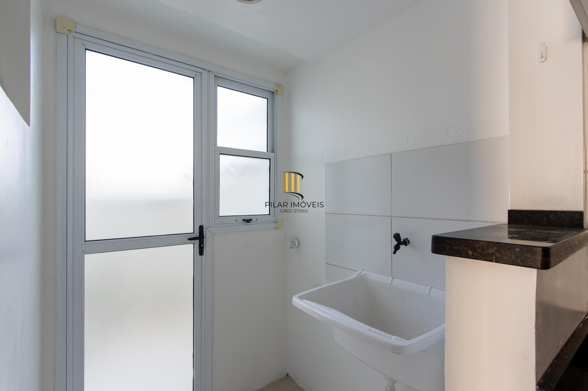 Apartamento térreo desocupado com  2 dormitórios I bairro Hipica