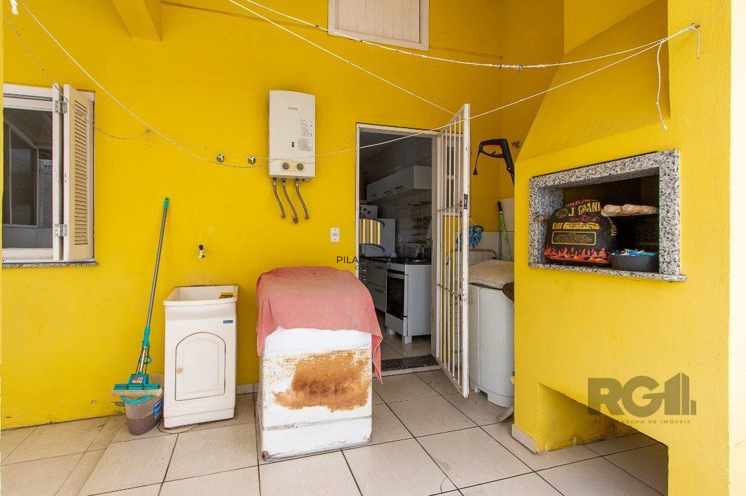 Casa 2 dormitórios no bairro Hípica