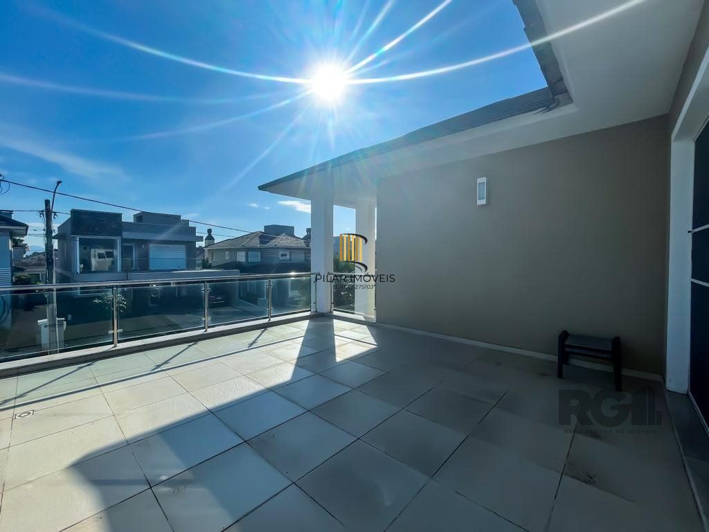 casa Alto Padrão com 239m² privativos, mobiliada e totalmente iluminada.