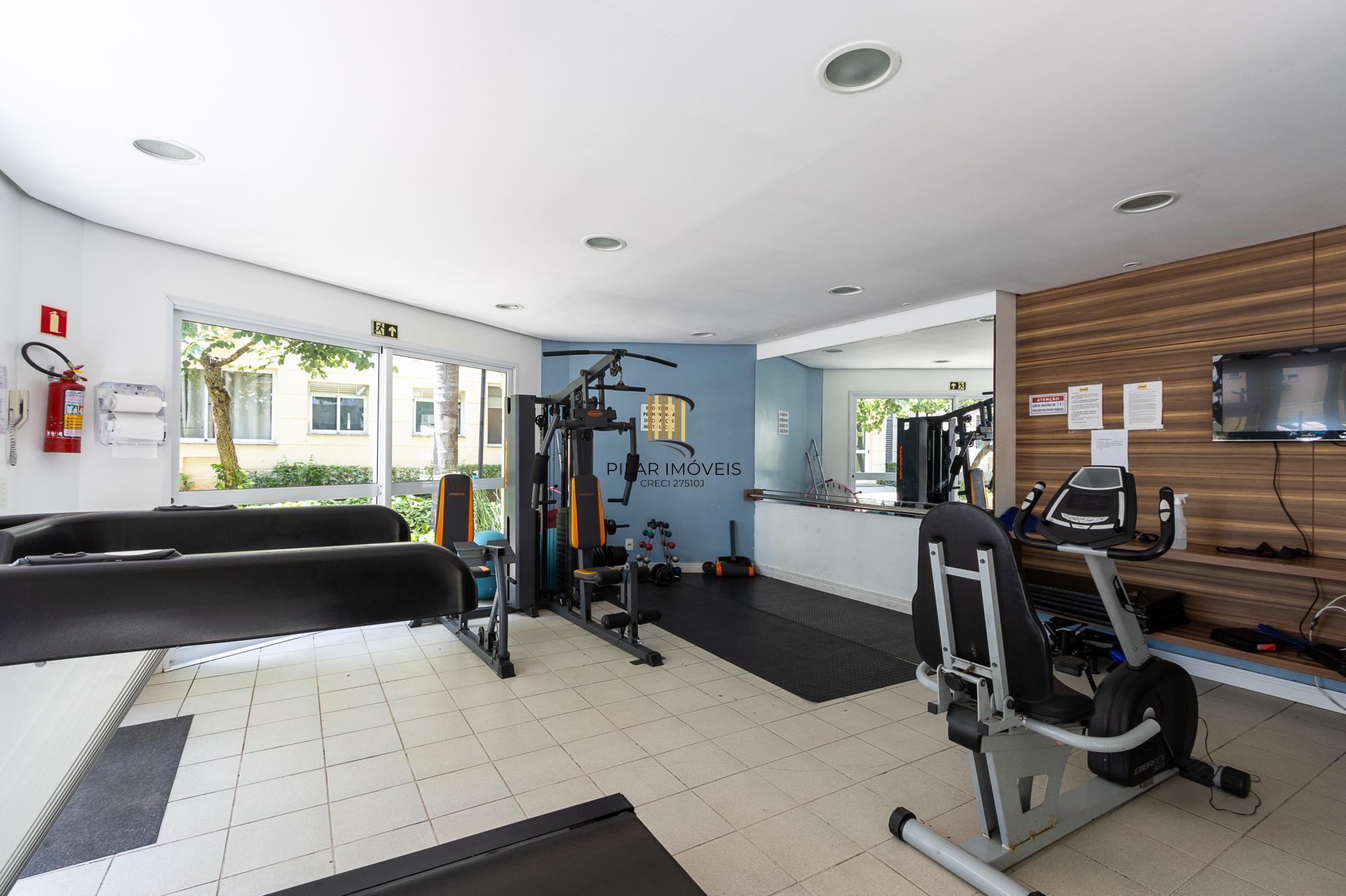 Apartamento 2 quartos, 1 vaga escritura, elevador - Bairro Cristal