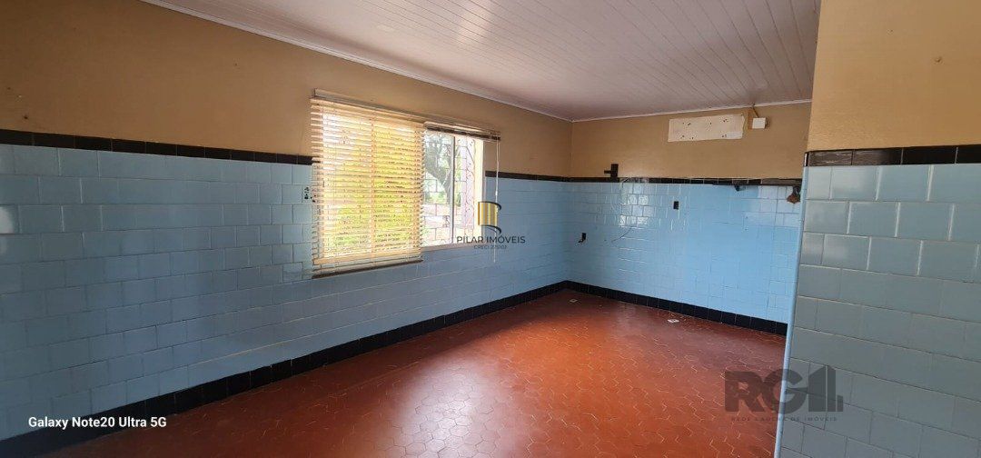 Casa com 2 dormitórios e 2 banheiros, área privativa de 100m²