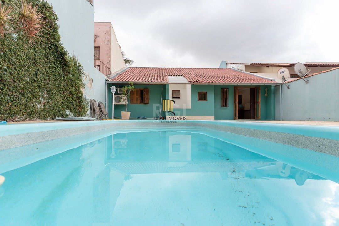 Casa para Venda - 246m², 3 dormitórios, sendo 1 suites, 3 vagas - Imperial Parque
