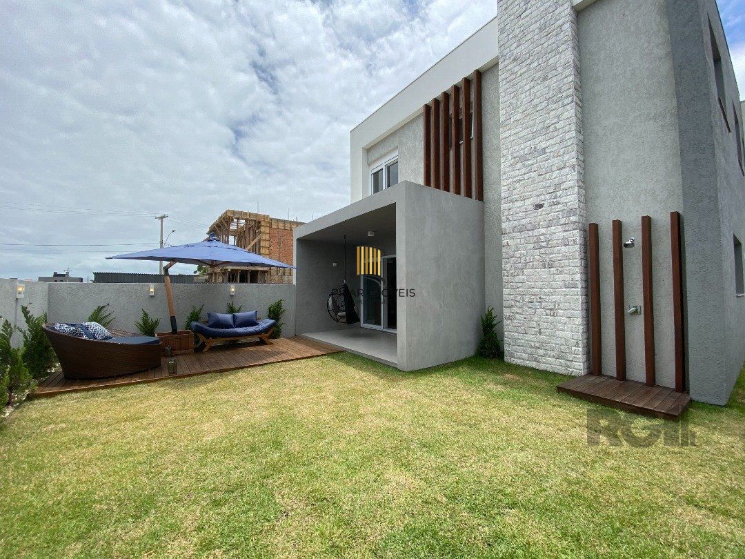 Casa de Condomínio 4 dormitórios no bairro Atlântida Sul