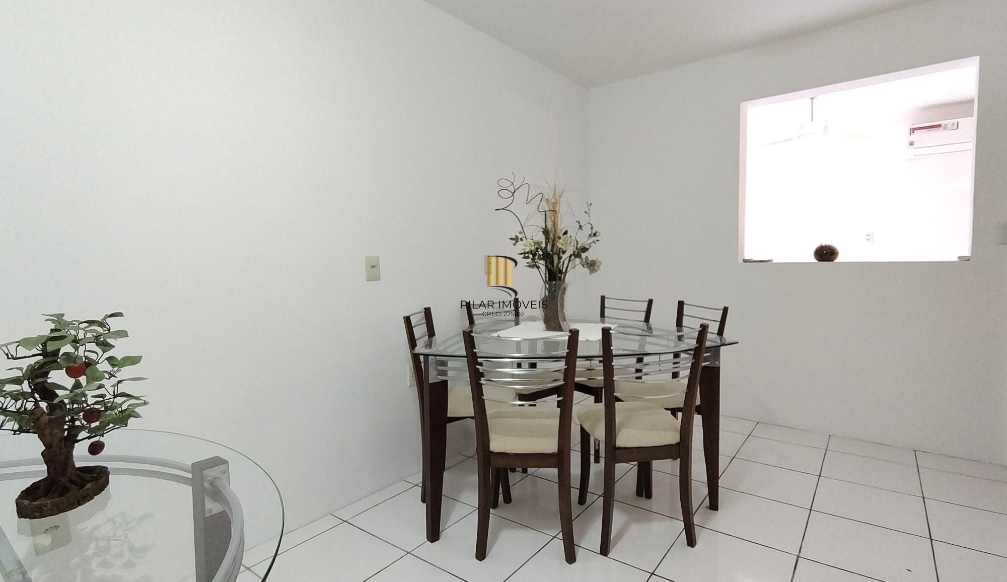 Casa de condomínio, 3 dormitórios, 1 suíte, 1 vaga coberta, no bairro Cristal.