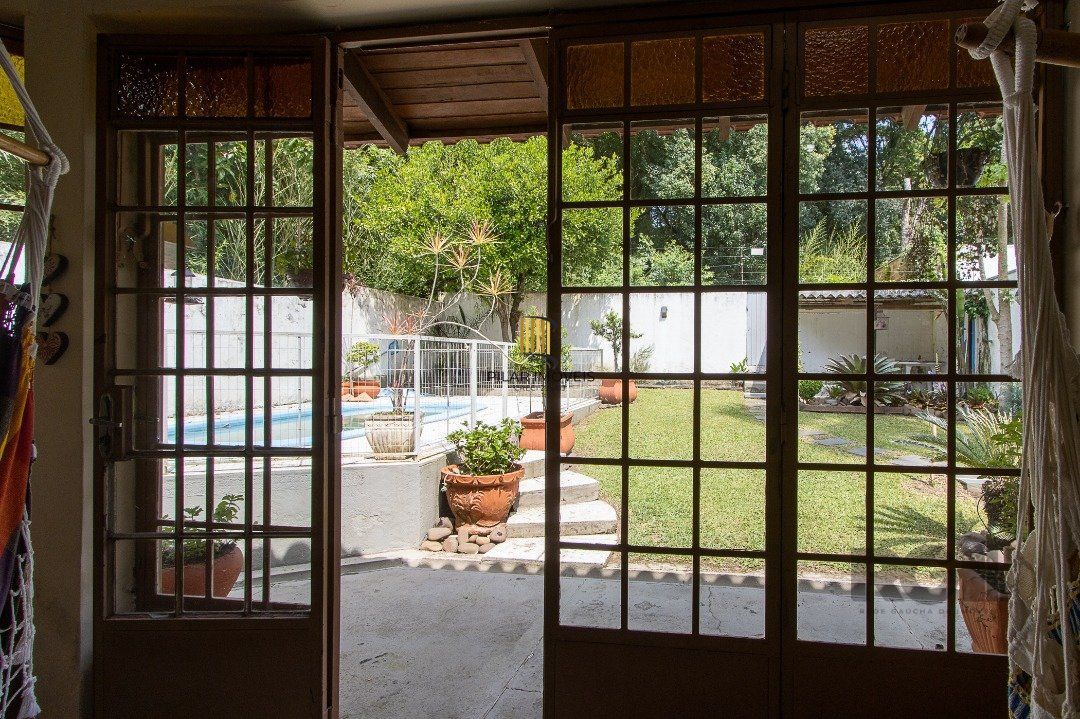 Casa para Venda - 300m², 3 dormitórios, sendo 1 suites, 4 vagas - Nonoai