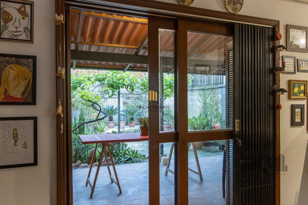 Casa 3 dormitórios no bairro Hípica