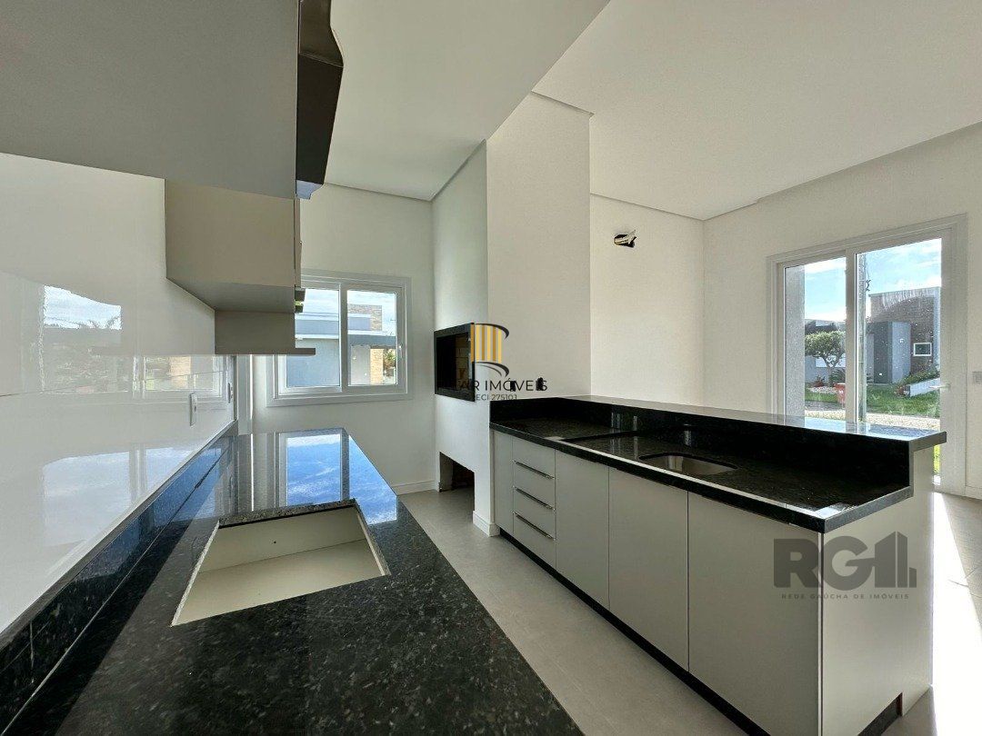 Casa de Condomínio 3 dormitórios no bairro Dubai