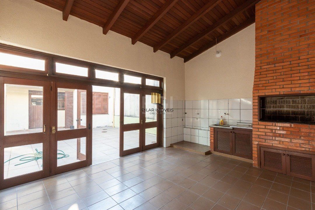 Casa para Venda - 280m², 3 dormitórios, sendo 1 suites, 2 vagas - Espirito Santo
