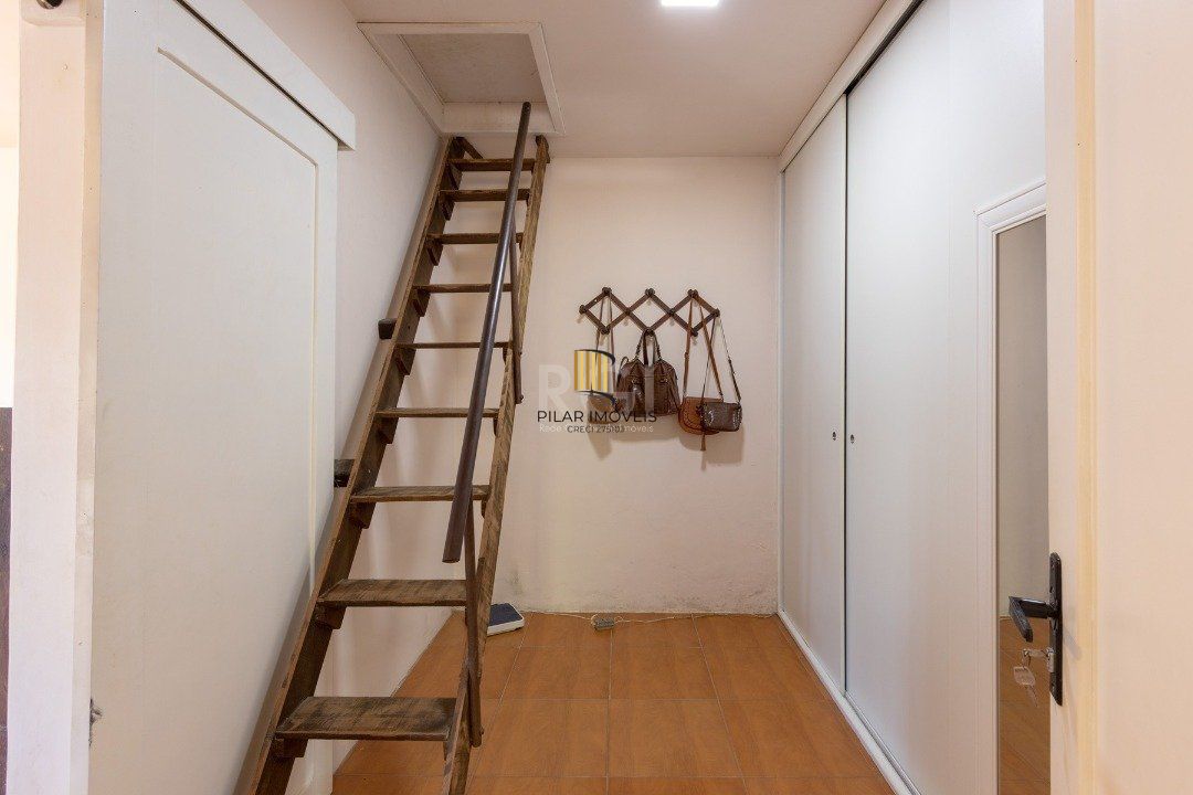 Sobrado para Venda - 356.93m², 4 dormitórios, sendo 2 suites, 4 vagas - Tristeza