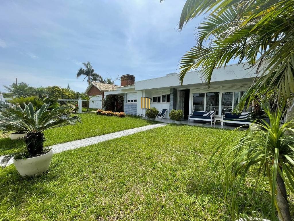 Casa 4 dormitórios no bairro Atlântida