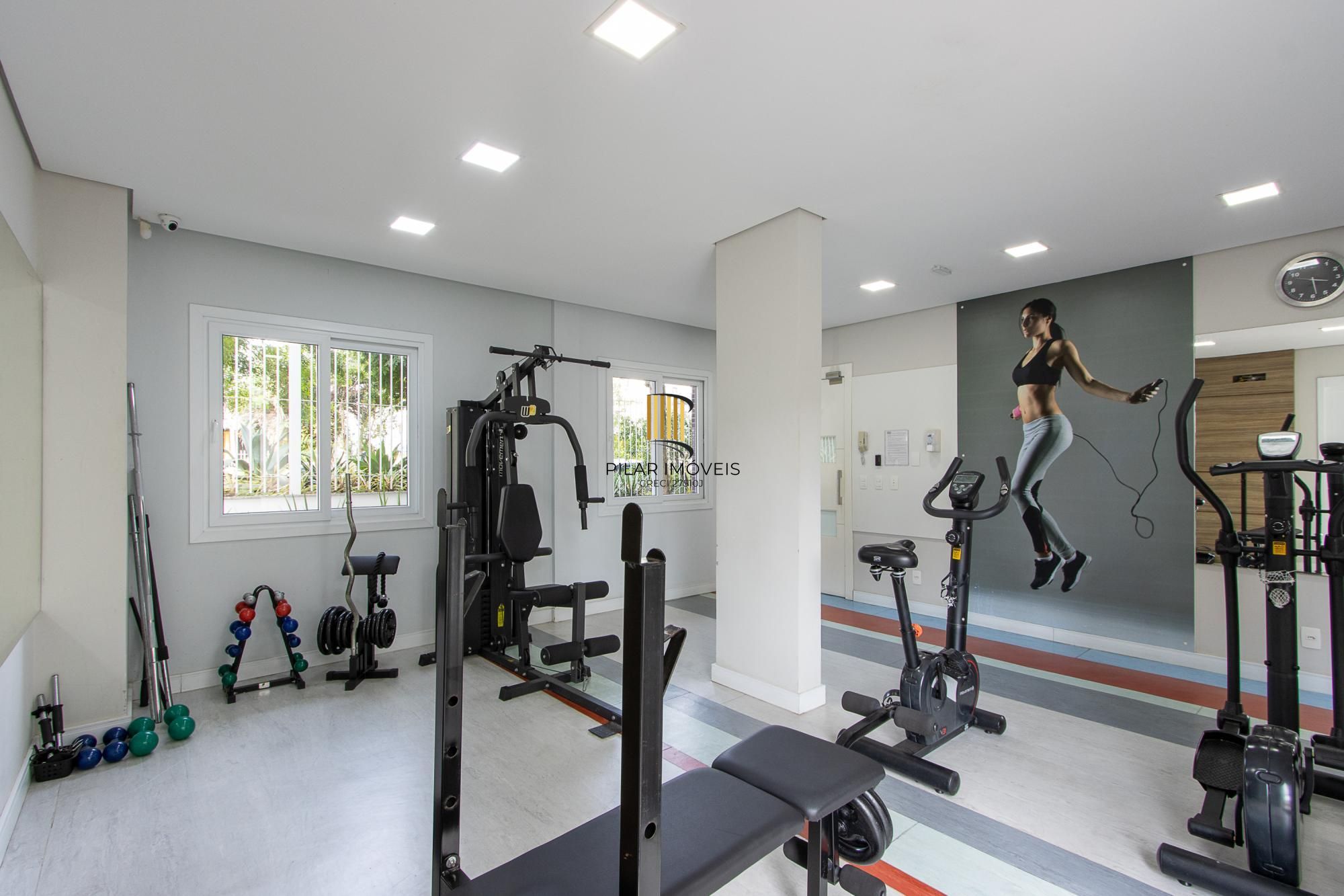 Apartamento de 2 dormitórios com suíte, churrasqueira e infraestrutura completa na Zona Sul de Porto Alegre.