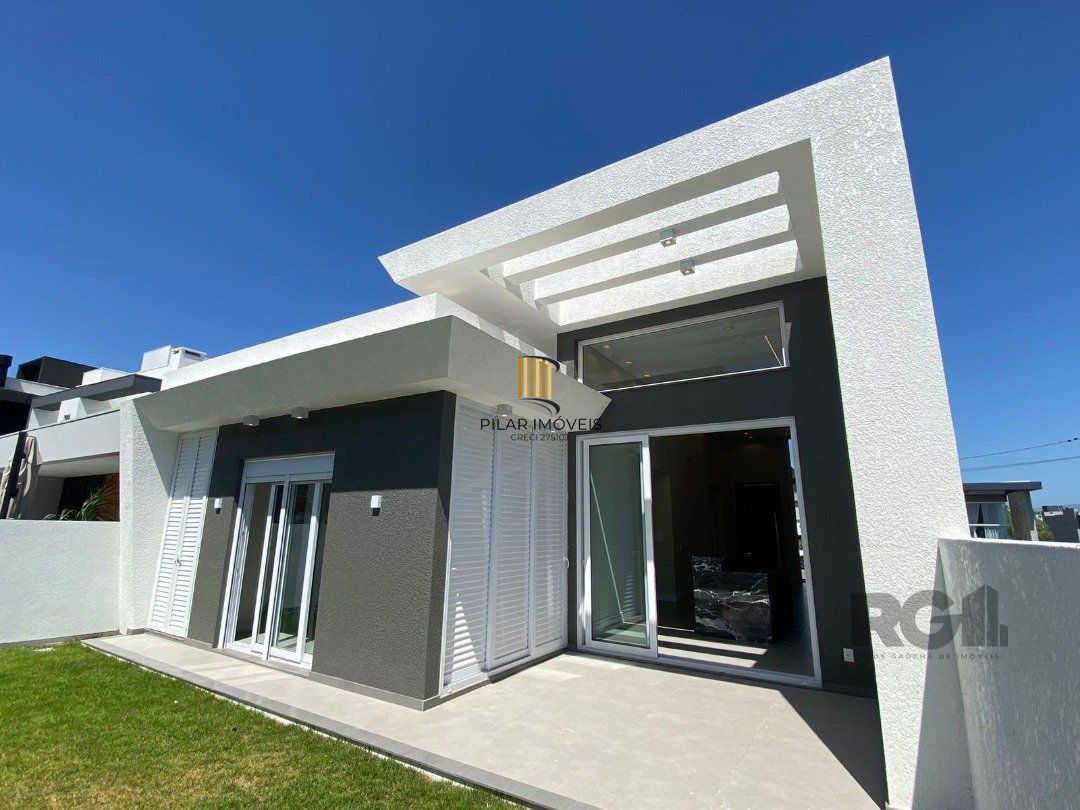Casa de Condomínio 4 dormitórios no bairro Atlântida Sul