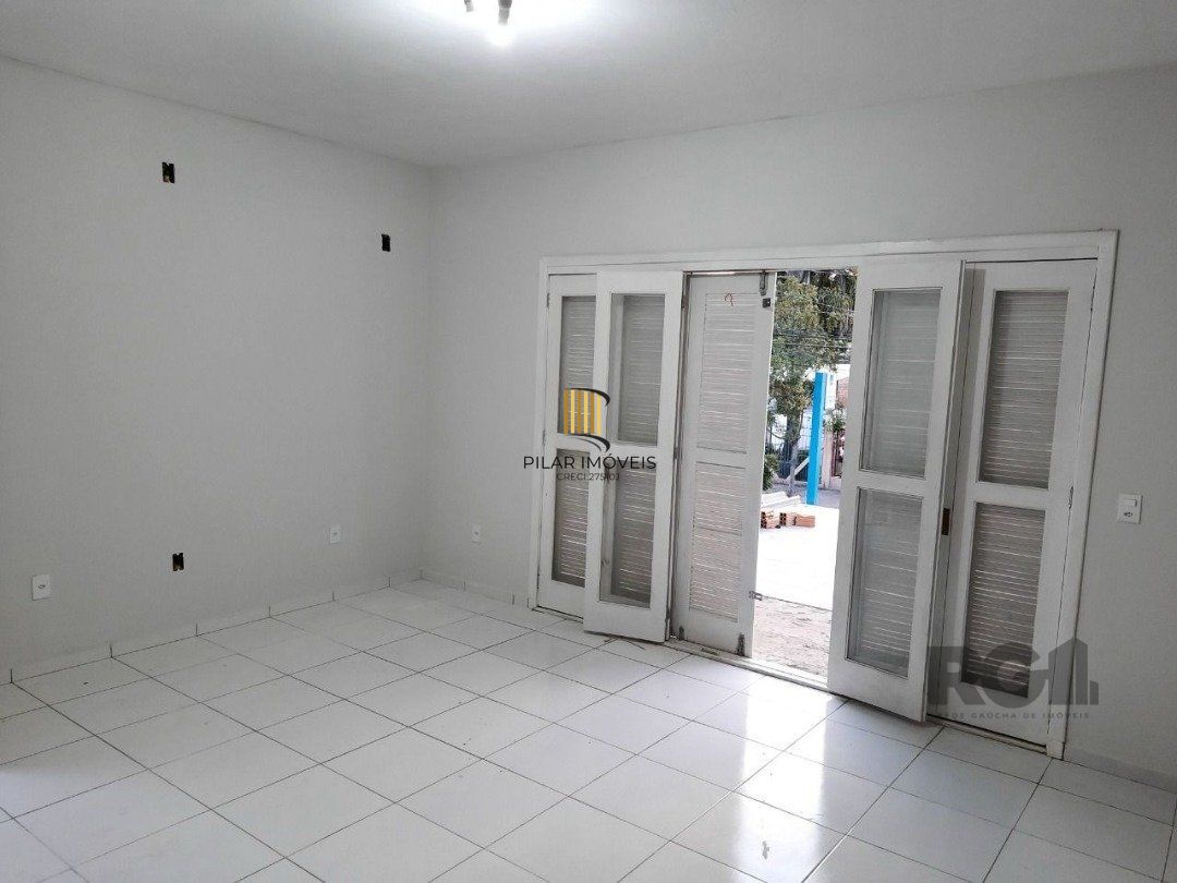 Oportunidade Imperdível: Prédio com 4 Apartamentos, Pátio e 2 Vagas de Garagem