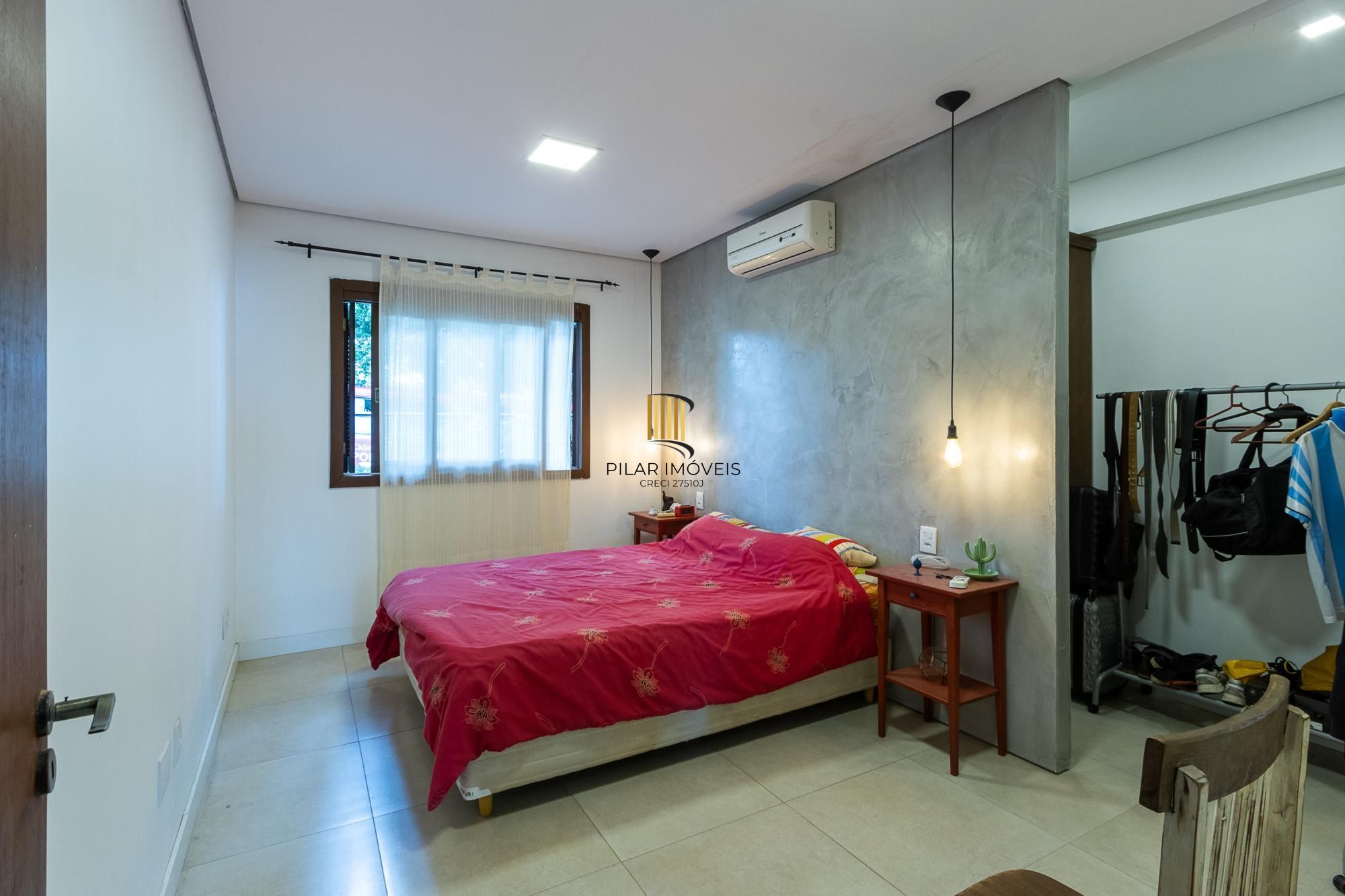 Casa com 6 quartos à venda  bairro Espírito Santo, Porto Alegre.