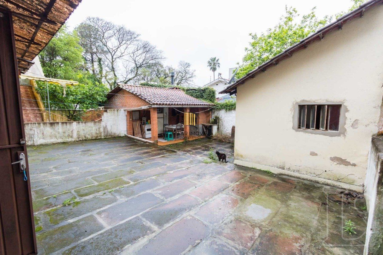 Casa para Venda - 150m², 4 dormitórios, sendo 1 suites, 5 vagas - Teresópolis