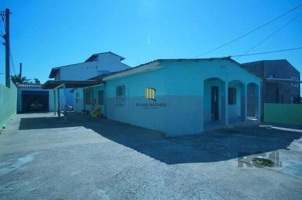 Casa espaçosa à venda no bairro Costa e Silva 4 dormitórios sendo 1 suíte.