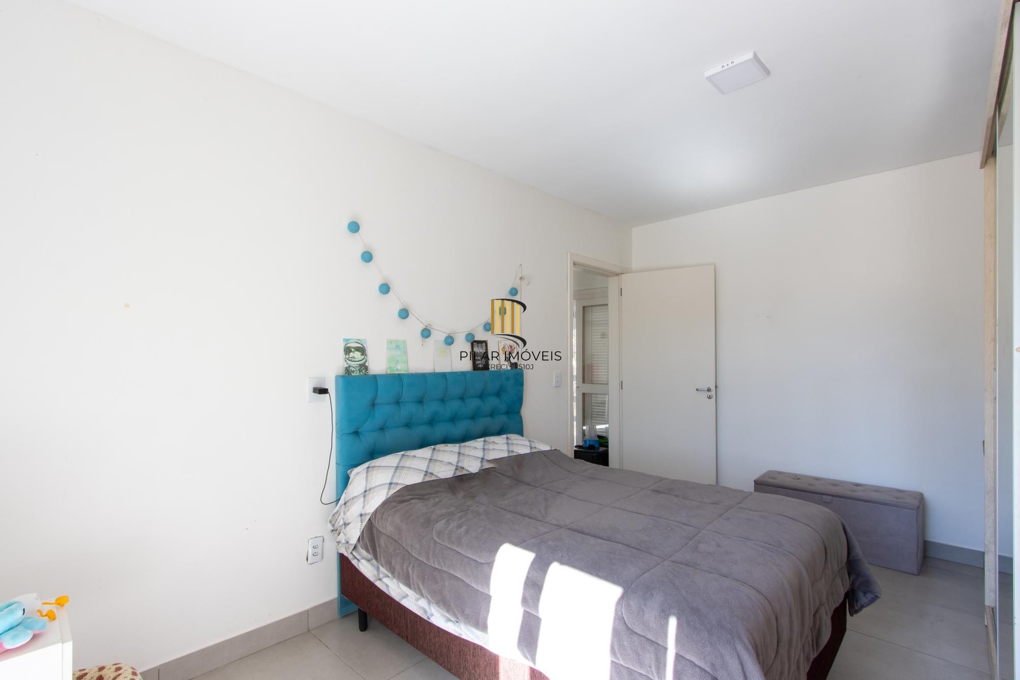 Casa 3 Dormitórios no Bairro Tristeza com 2 Vagas de Garagem