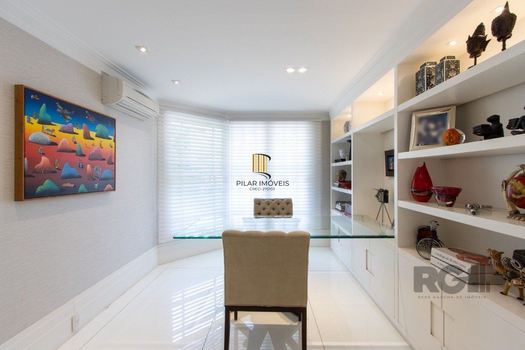 Casa em condominio, mobiliada com 741m² privativos , com 3 suítes- master