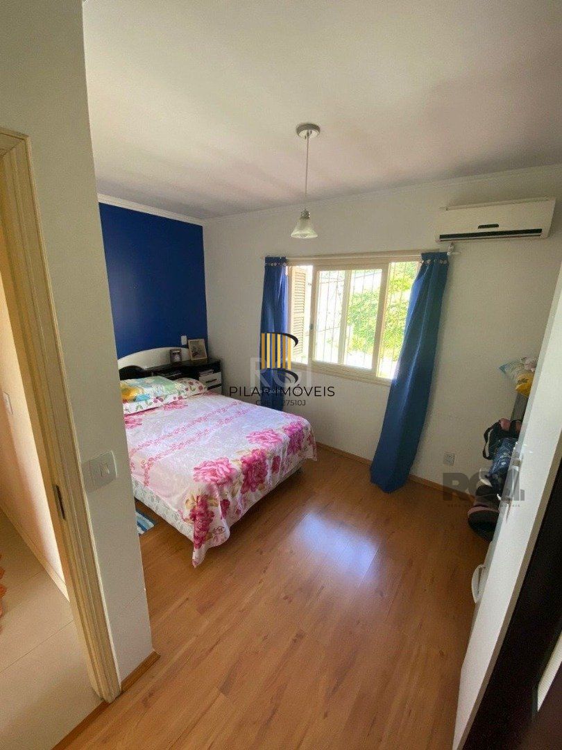 Casa para Venda - 250m², 3 dormitórios, sendo 1 suites, 2 vagas - Cristal