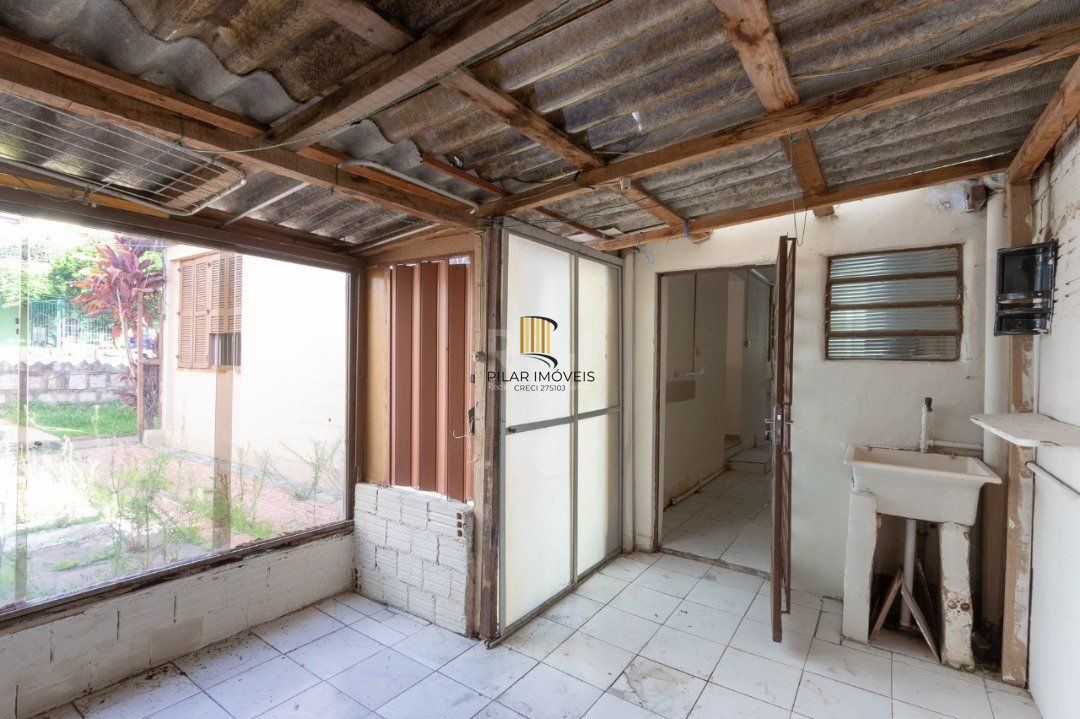 Casa térrea no Residencial Butui, possui 3 dormitórios, living espaçoso, cozinha funcional, banheiro social, área de serviço independente e pátio privativo