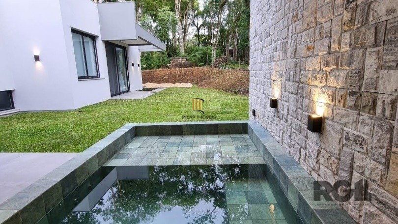 Casa toda térrea  400m2 , 3 suítes