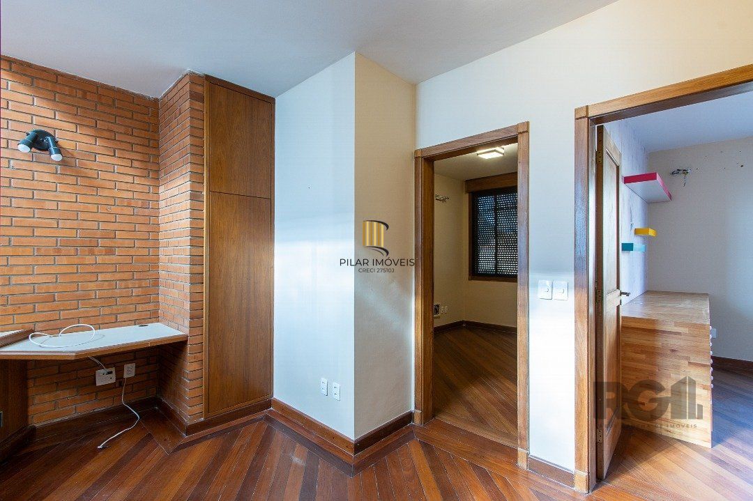 Excelente casa de 3 andares em condomínio fechado